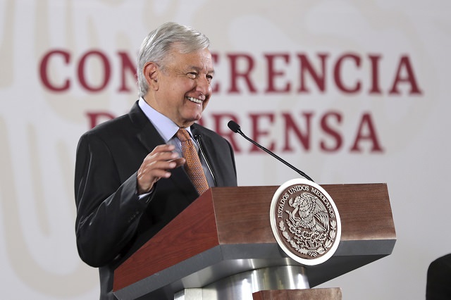 Poblanos aprueban a AMLO